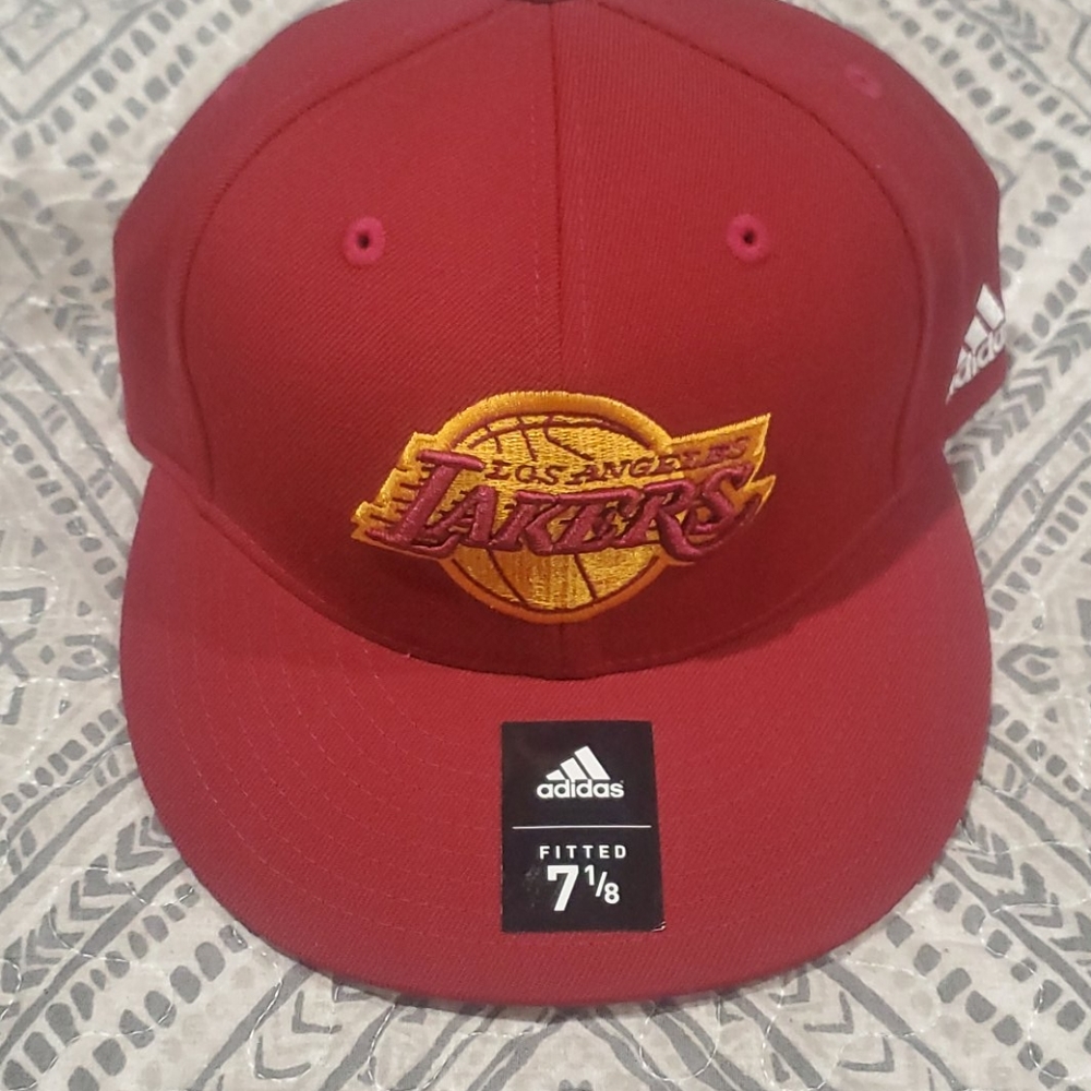 Adidas los angeles  lakers hat size 7/1/8